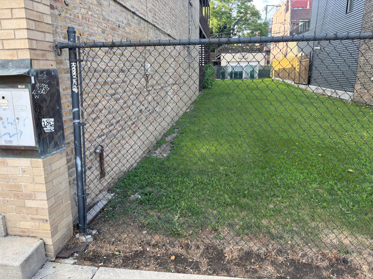 2150 W Chicago Avenue, Chicago, IL 60622