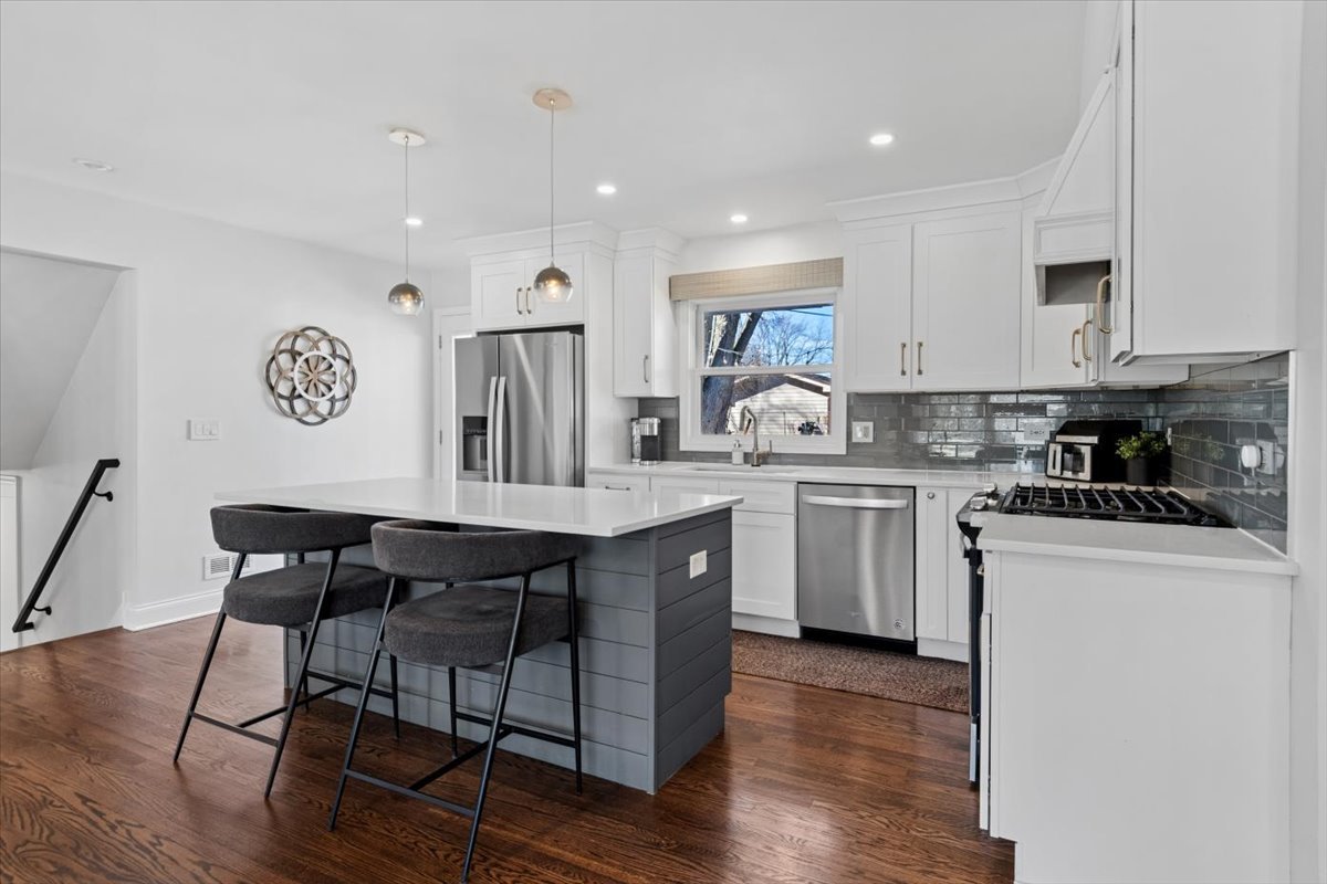 313 W Gartner Road, Naperville, IL 60540