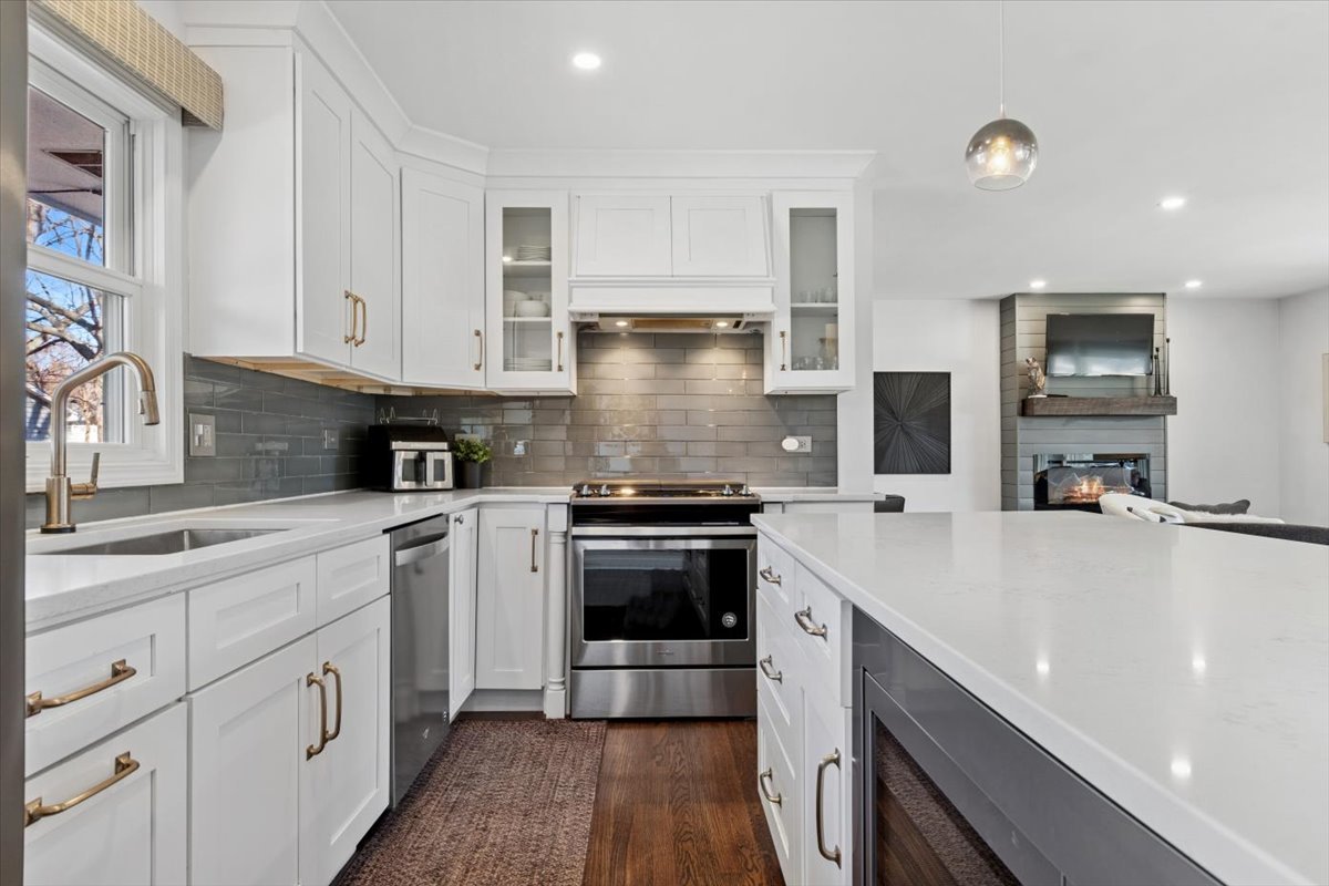 313 W Gartner Road, Naperville, IL 60540