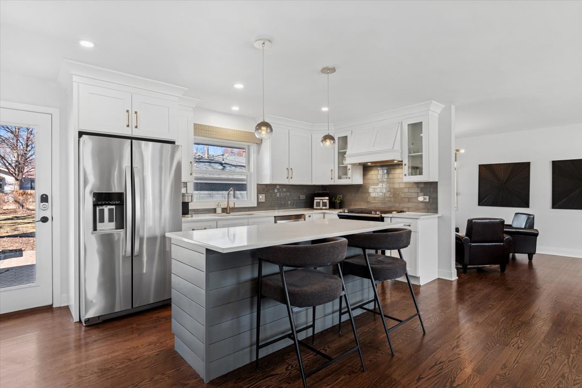 313 W Gartner Road, Naperville, IL 60540