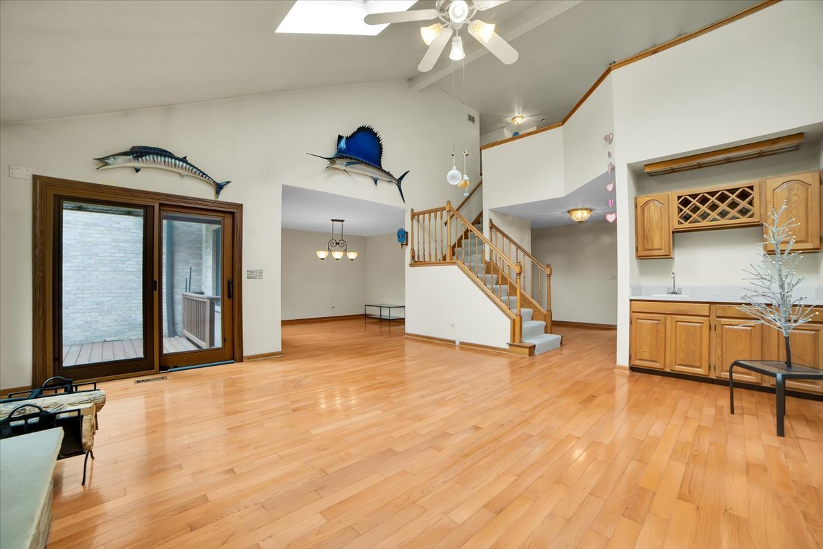 2143 N Juniper Lane, Arlington Heights, IL 60004