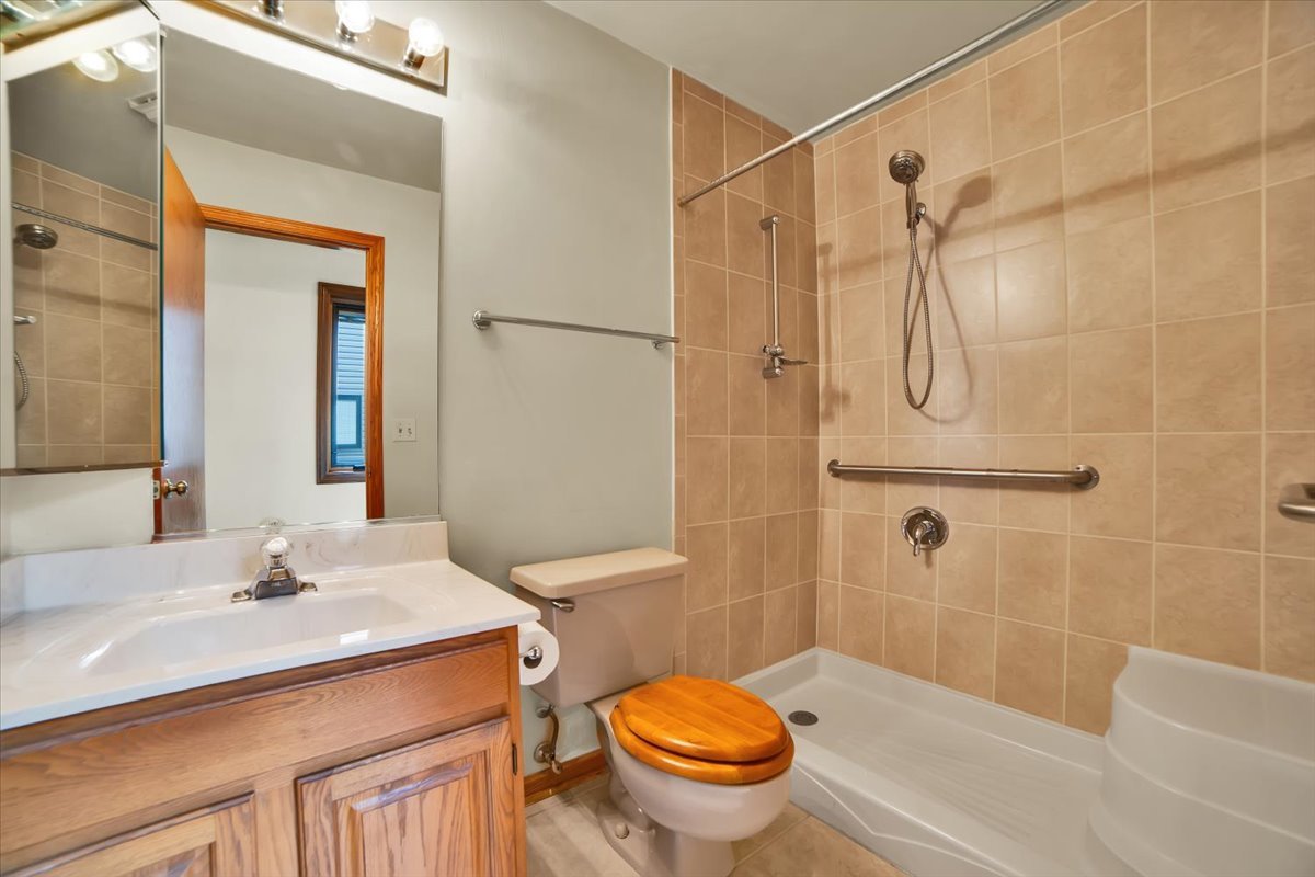 2143 N Juniper Lane, Arlington Heights, IL 60004