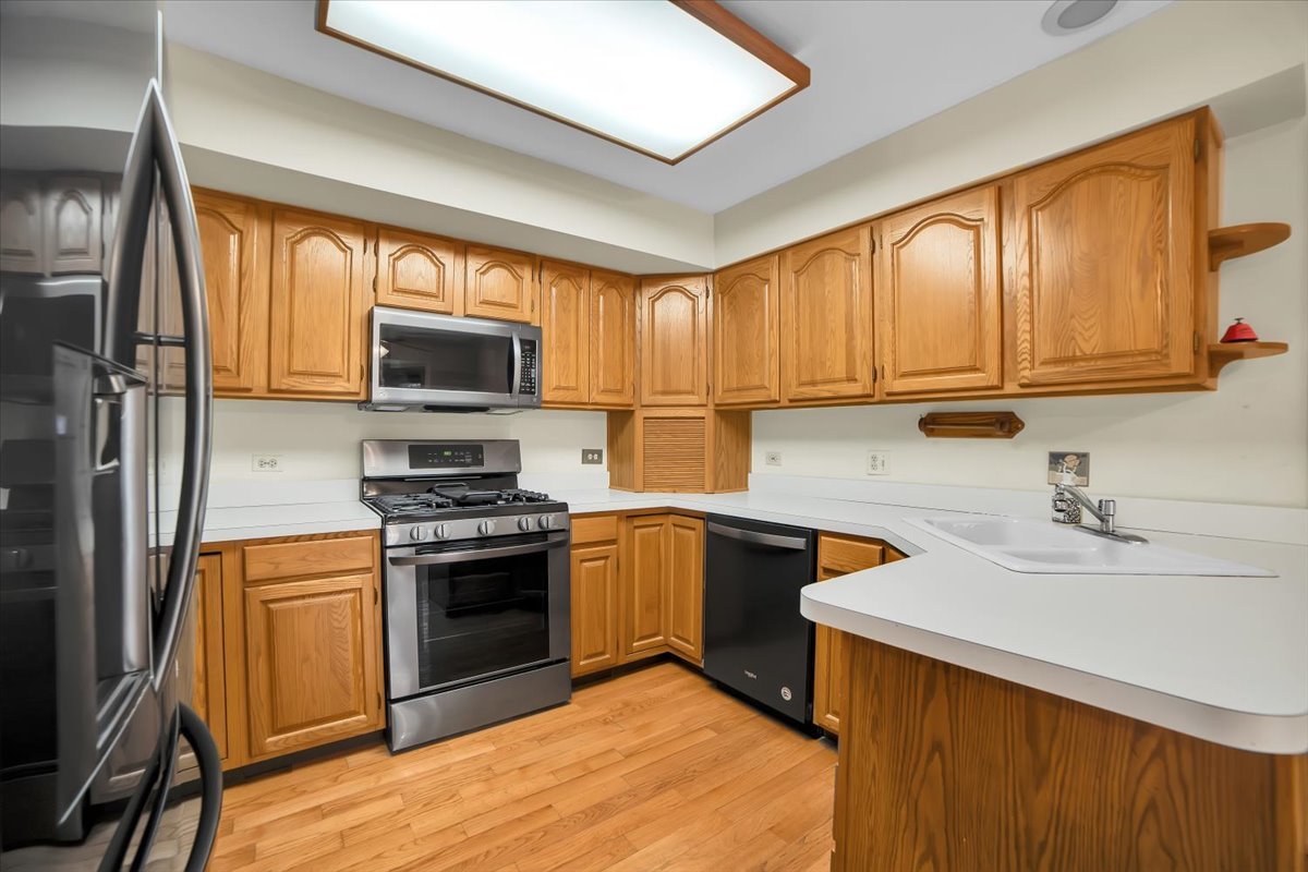 2143 N Juniper Lane, Arlington Heights, IL 60004