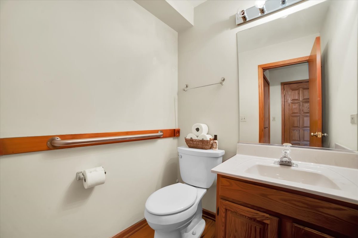 2143 N Juniper Lane, Arlington Heights, IL 60004