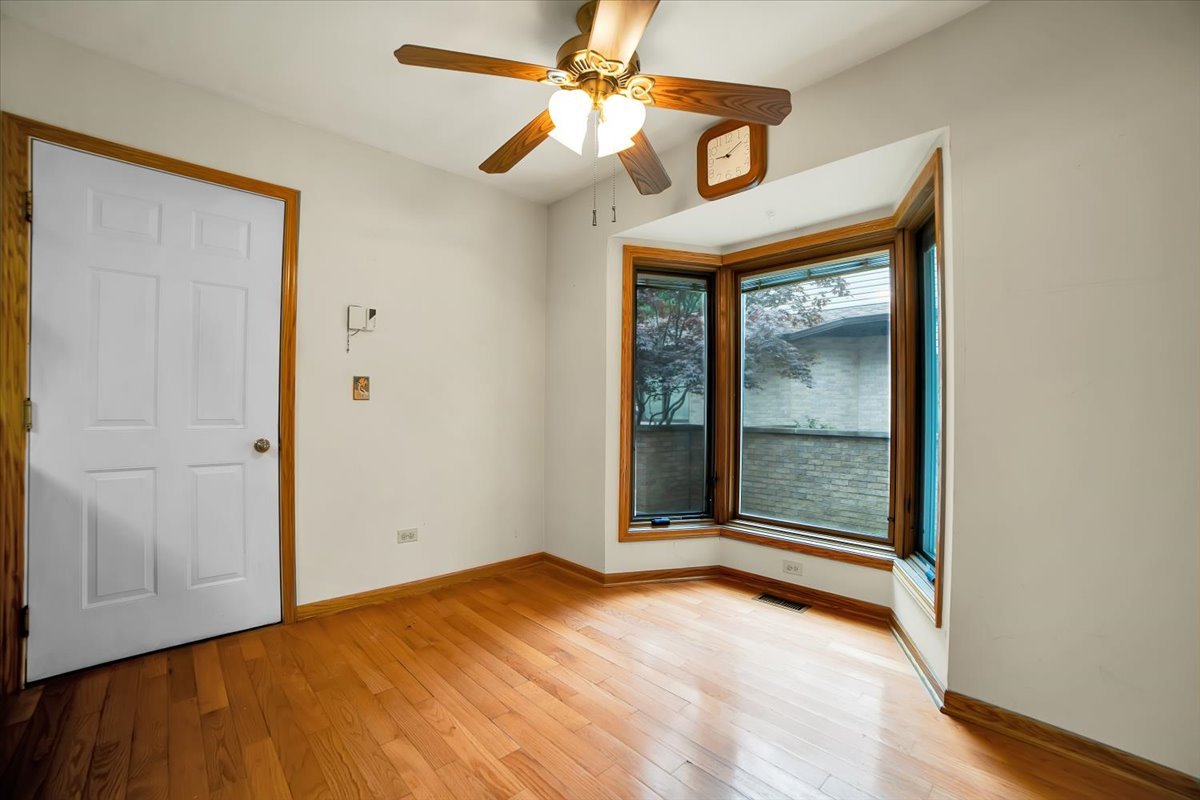 2143 N Juniper Lane, Arlington Heights, IL 60004