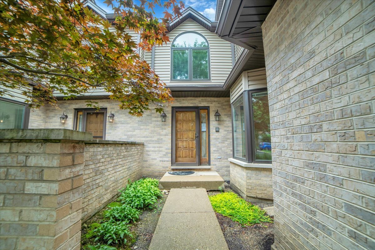 2143 N Juniper Lane, Arlington Heights, IL 60004