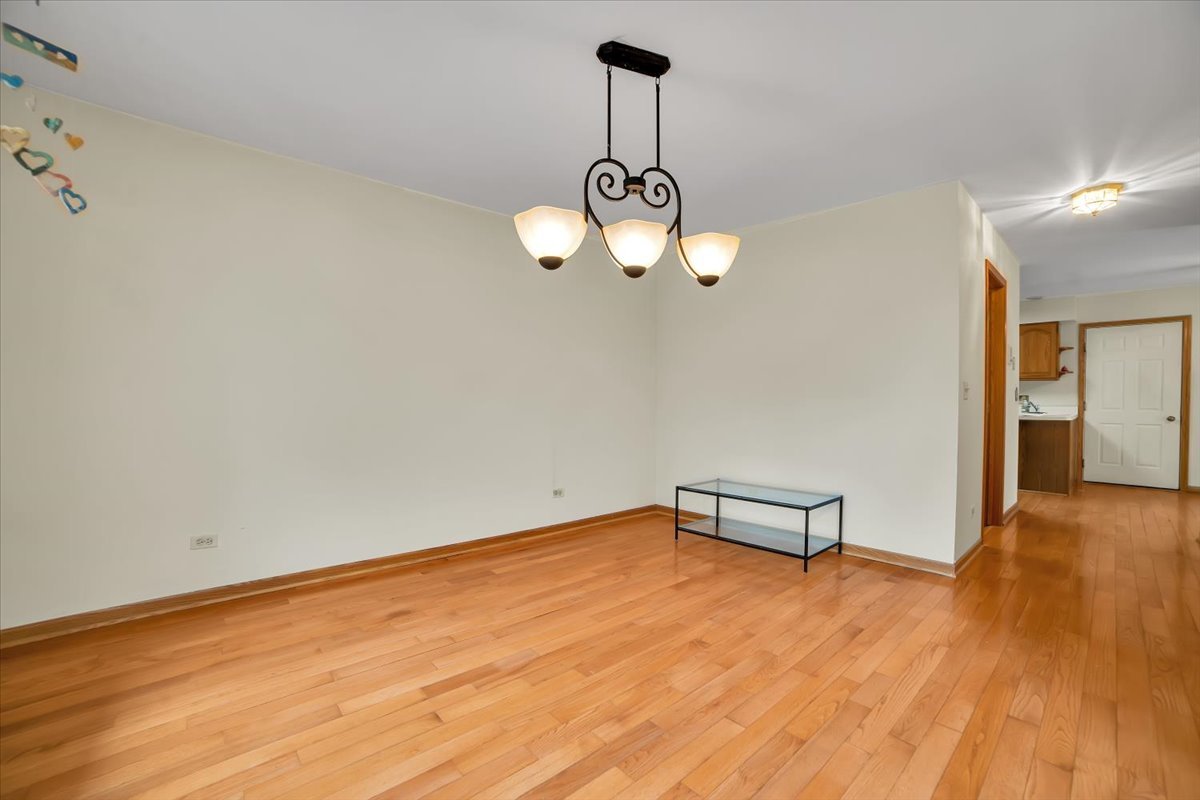 2143 N Juniper Lane, Arlington Heights, IL 60004