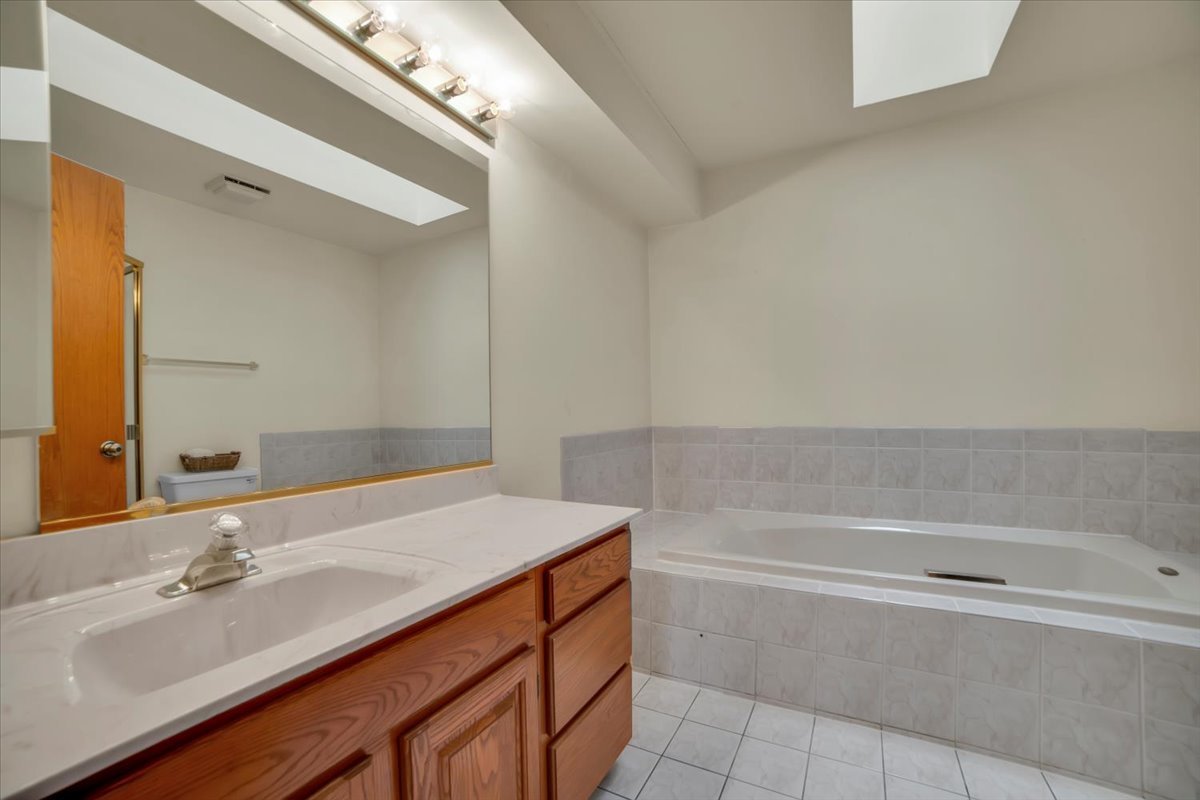 2143 N Juniper Lane, Arlington Heights, IL 60004