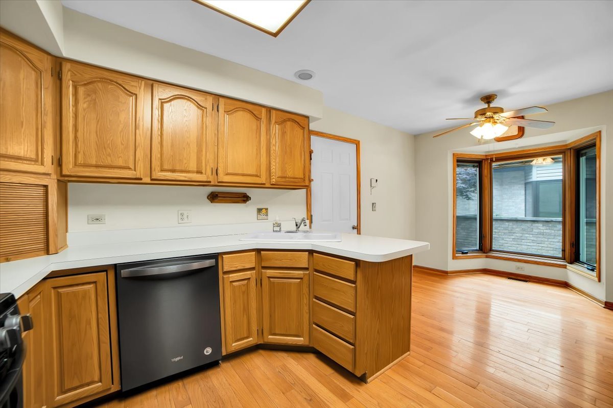 2143 N Juniper Lane, Arlington Heights, IL 60004