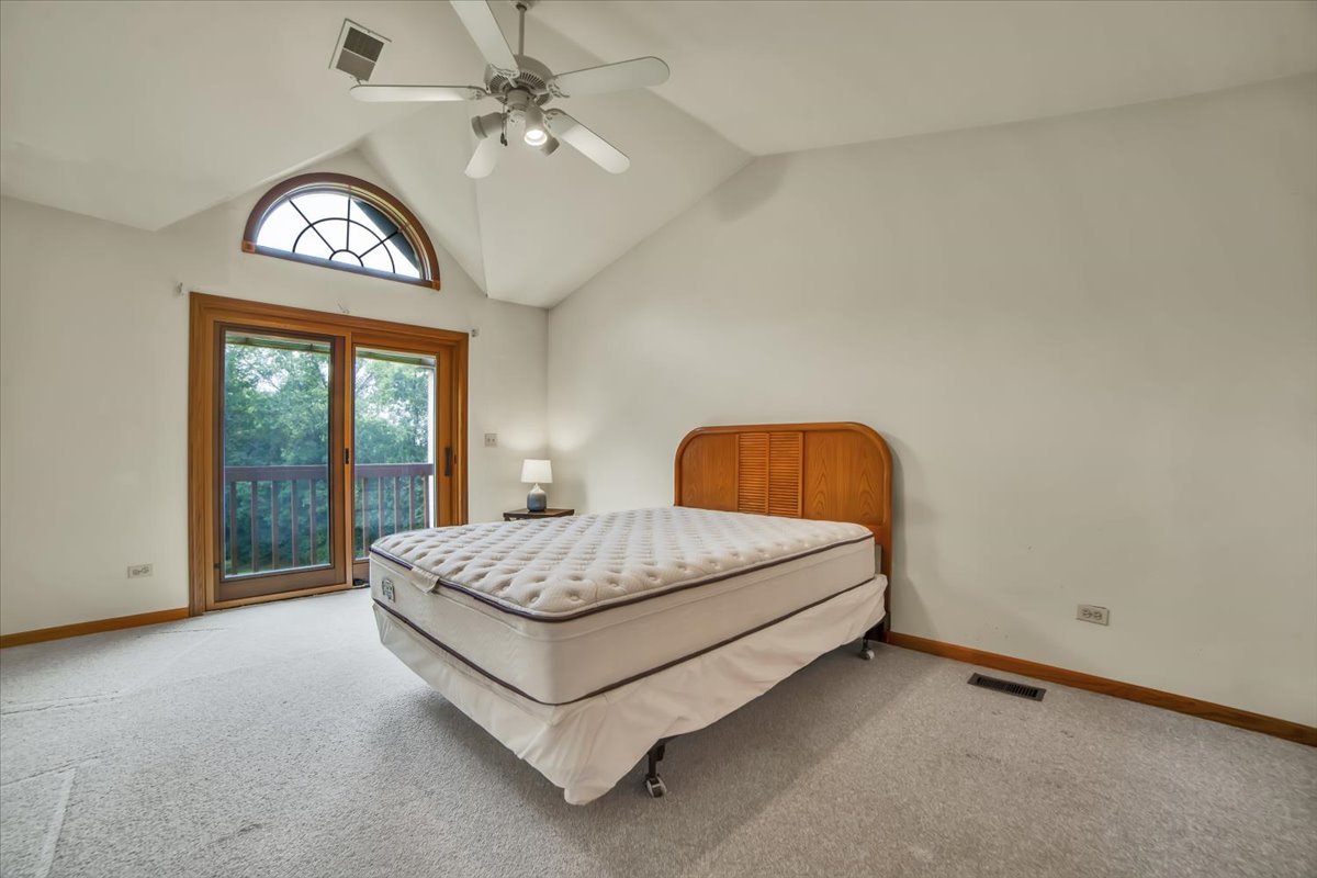 2143 N Juniper Lane, Arlington Heights, IL 60004