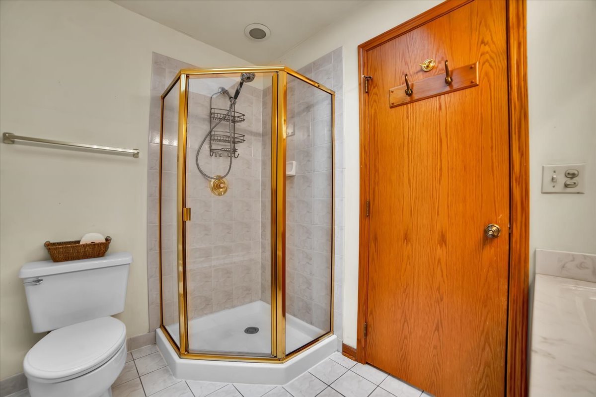 2143 N Juniper Lane, Arlington Heights, IL 60004