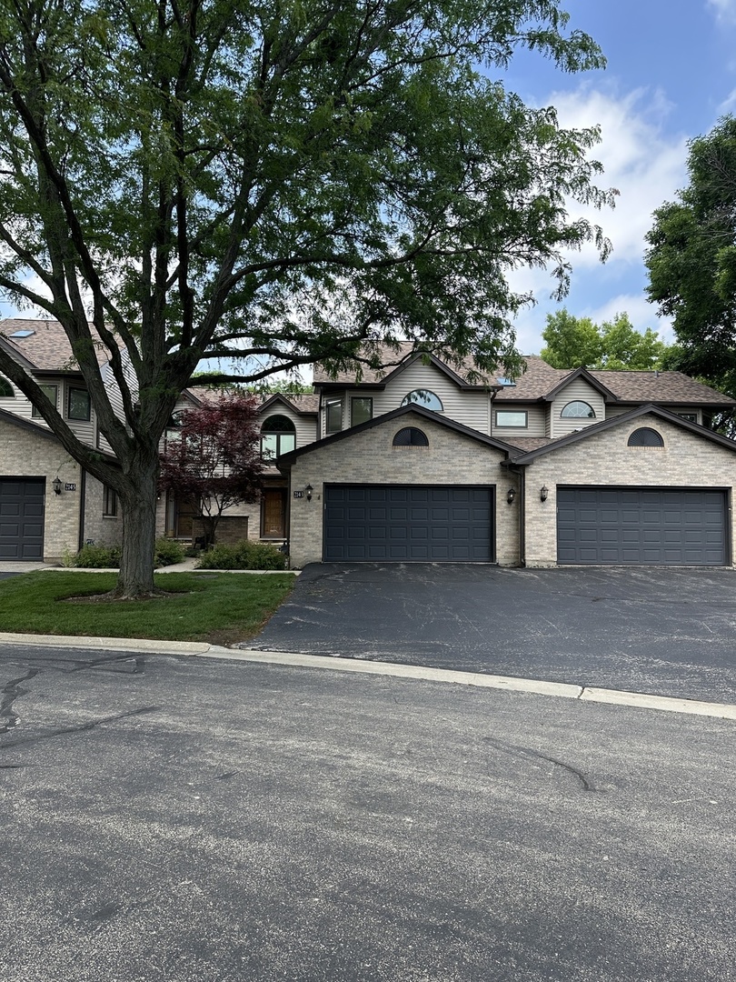 2143 N Juniper Lane, Arlington Heights, IL 60004