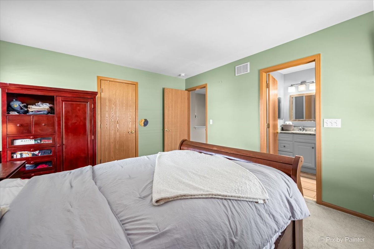 11820 Blue Bayou Drive, Huntley, IL 60142