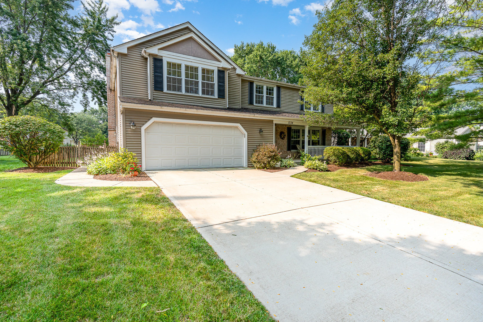 1334 Wilshire Drive, Naperville, IL 60540