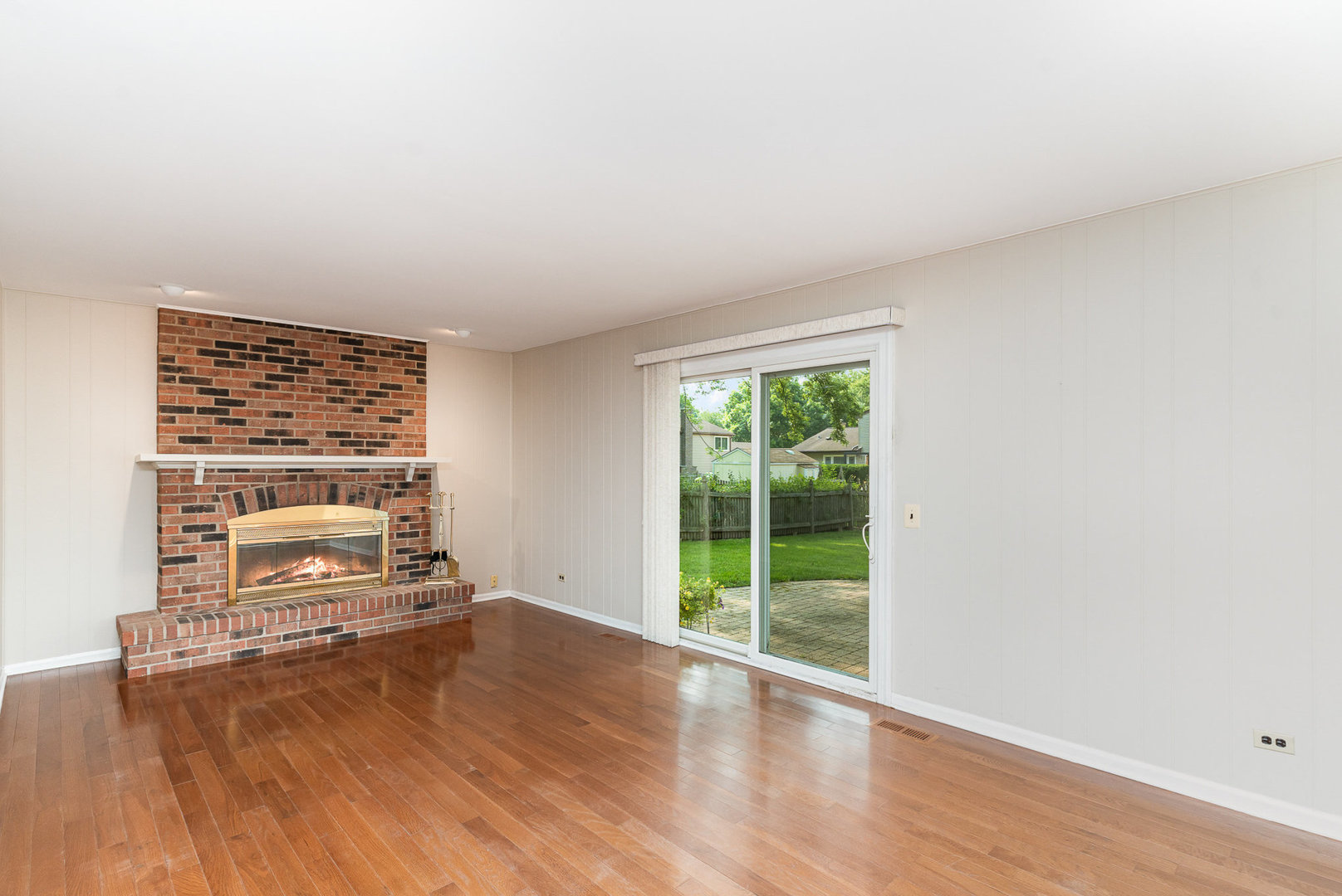 1334 Wilshire Drive, Naperville, IL 60540