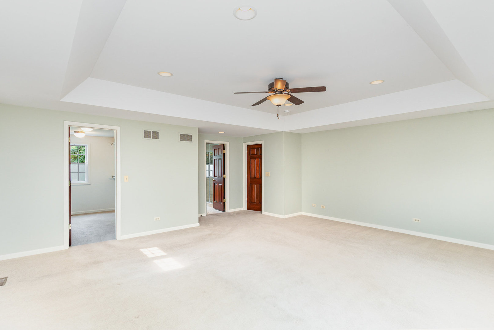 1334 Wilshire Drive, Naperville, IL 60540