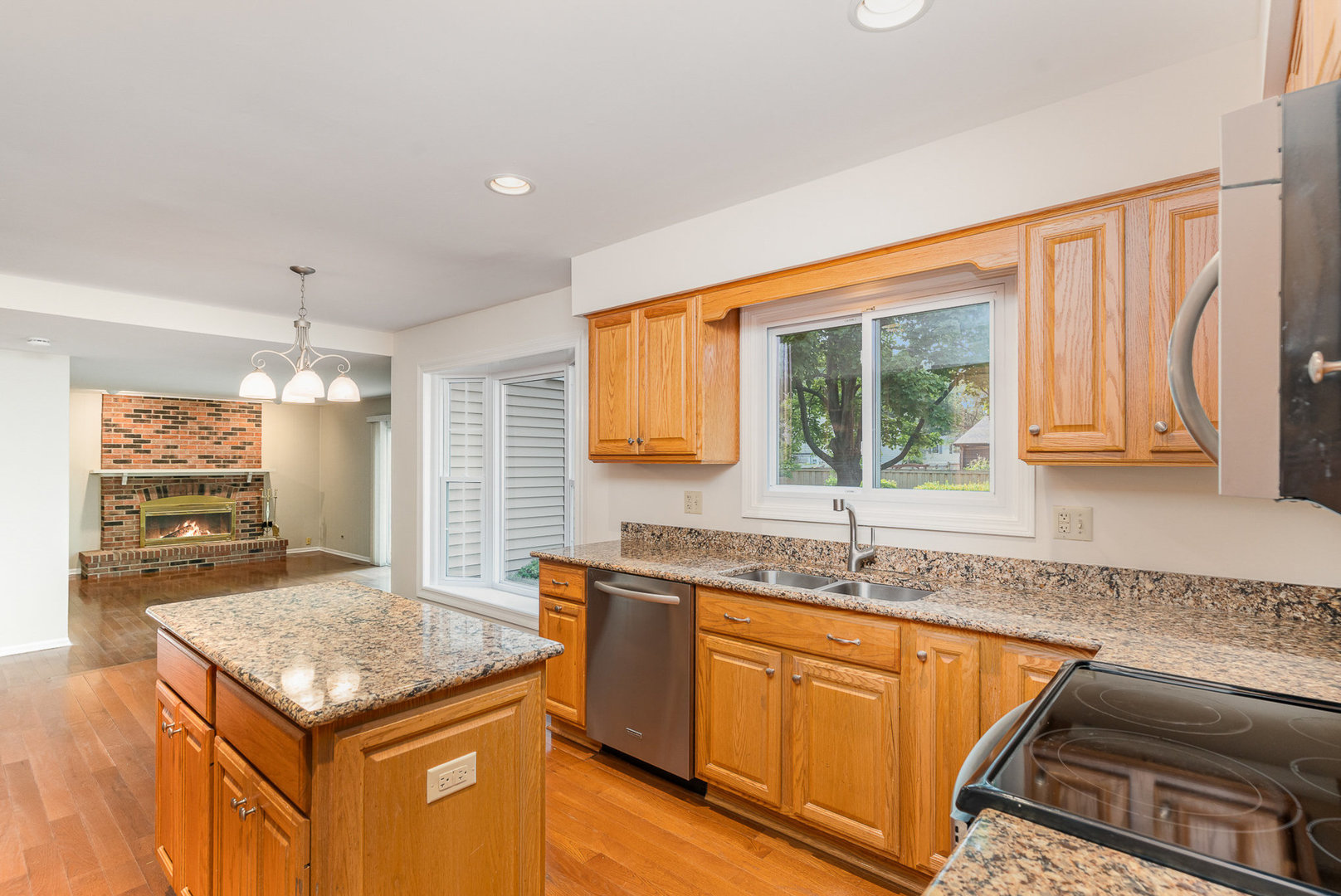 1334 Wilshire Drive, Naperville, IL 60540