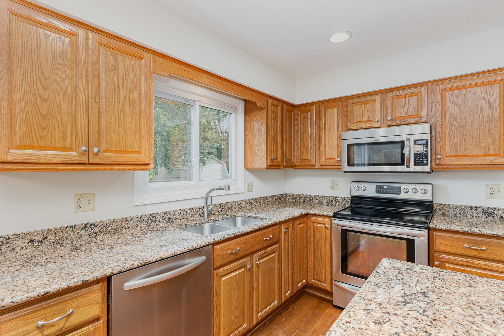 1334 Wilshire Drive, Naperville, IL 60540
