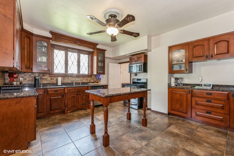 204 E 5th Street, Lockport, IL 60441