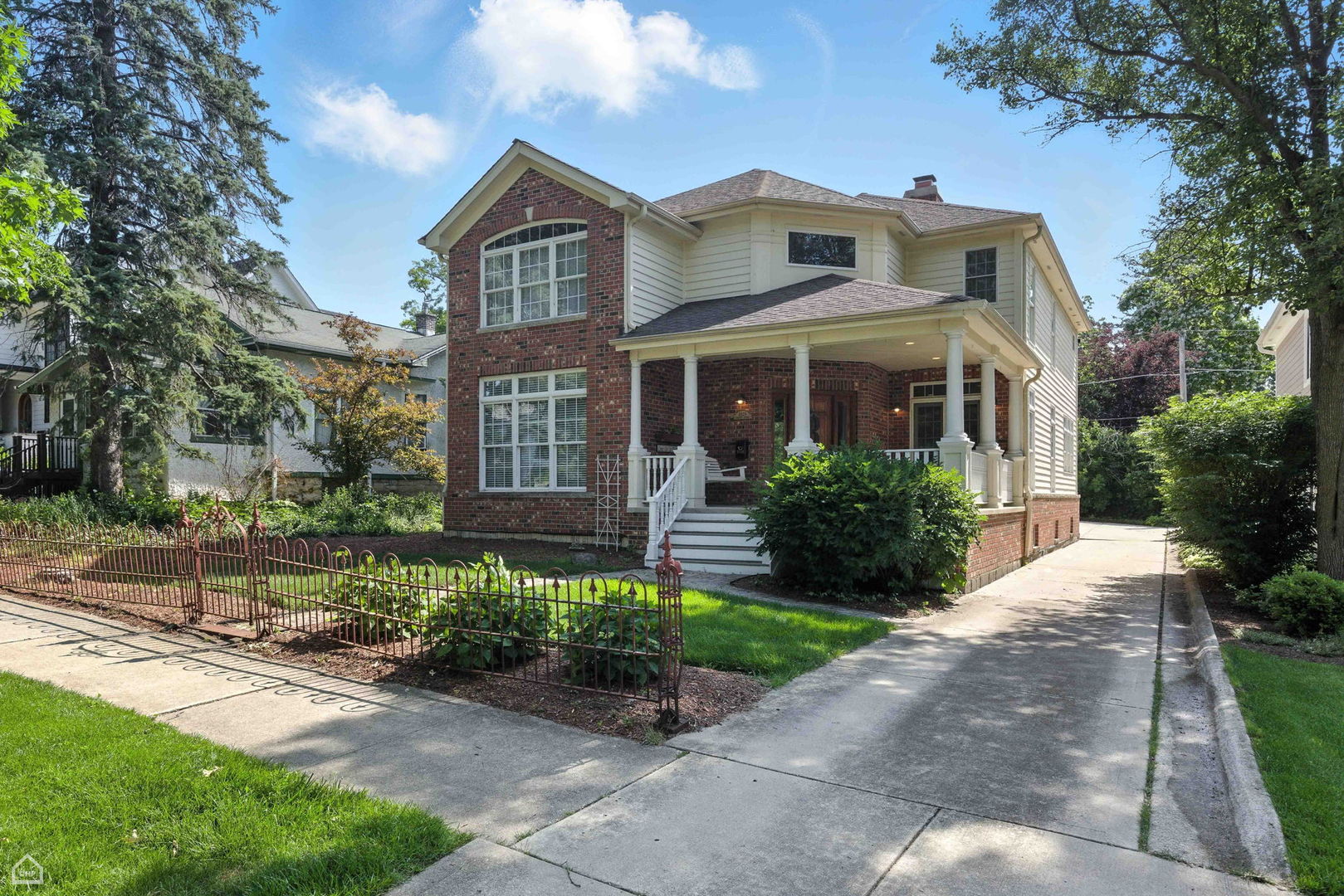 4829 LINSCOTT Avenue, Downers Grove, IL 60515