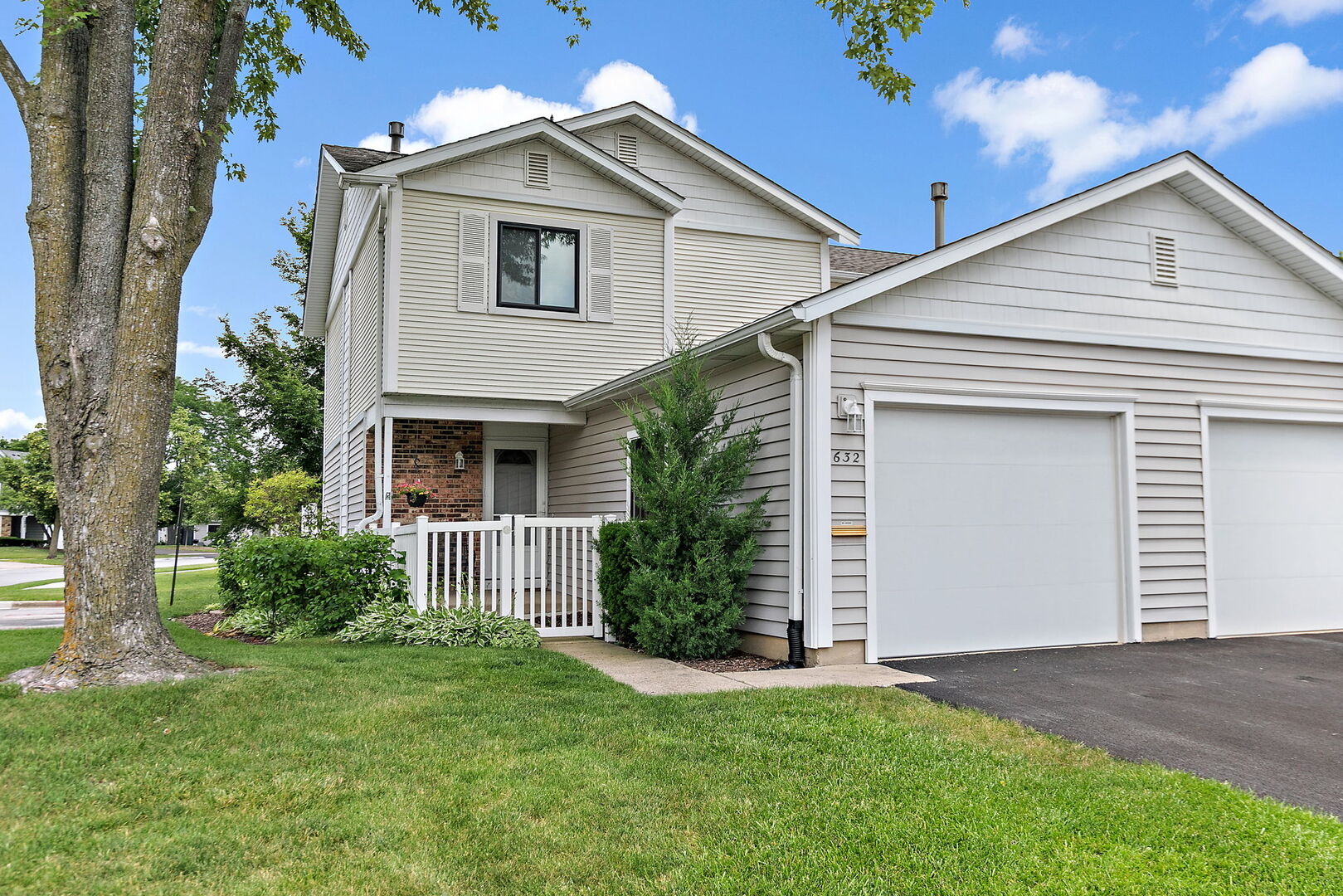 632 Bridgeview Point, Schaumburg, IL 60194