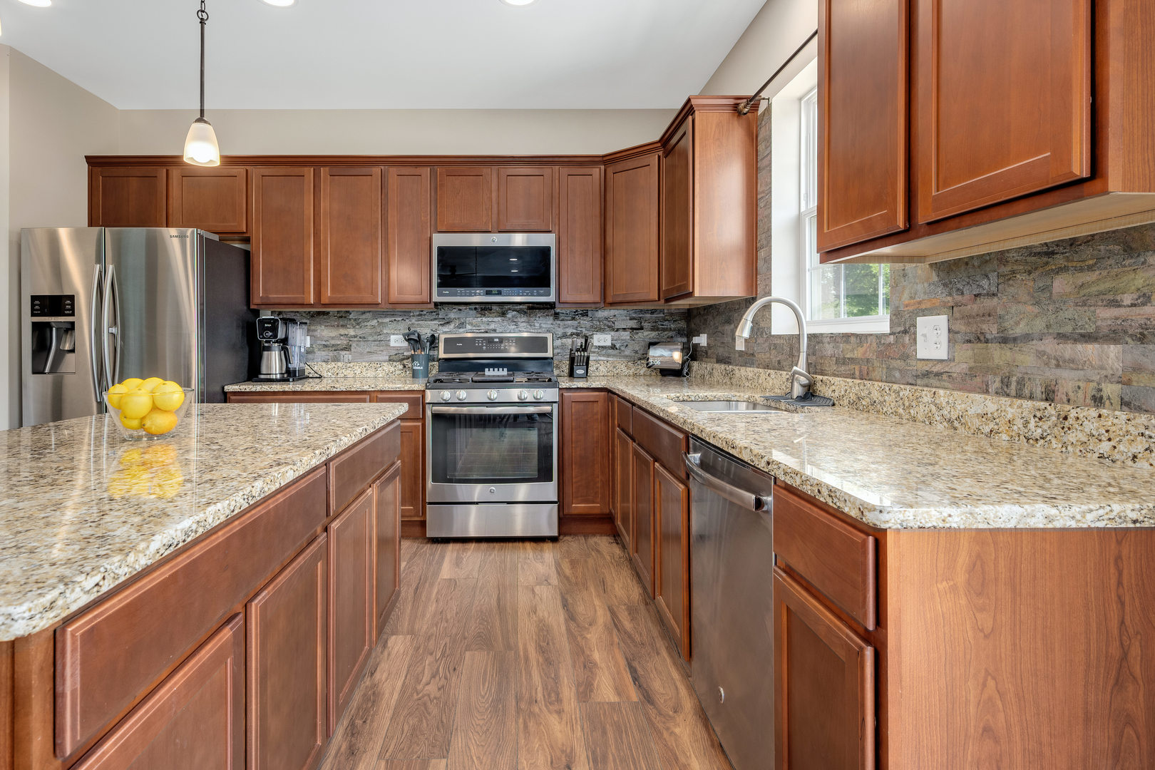 1127 Woodiris Drive, Joliet, IL 60431