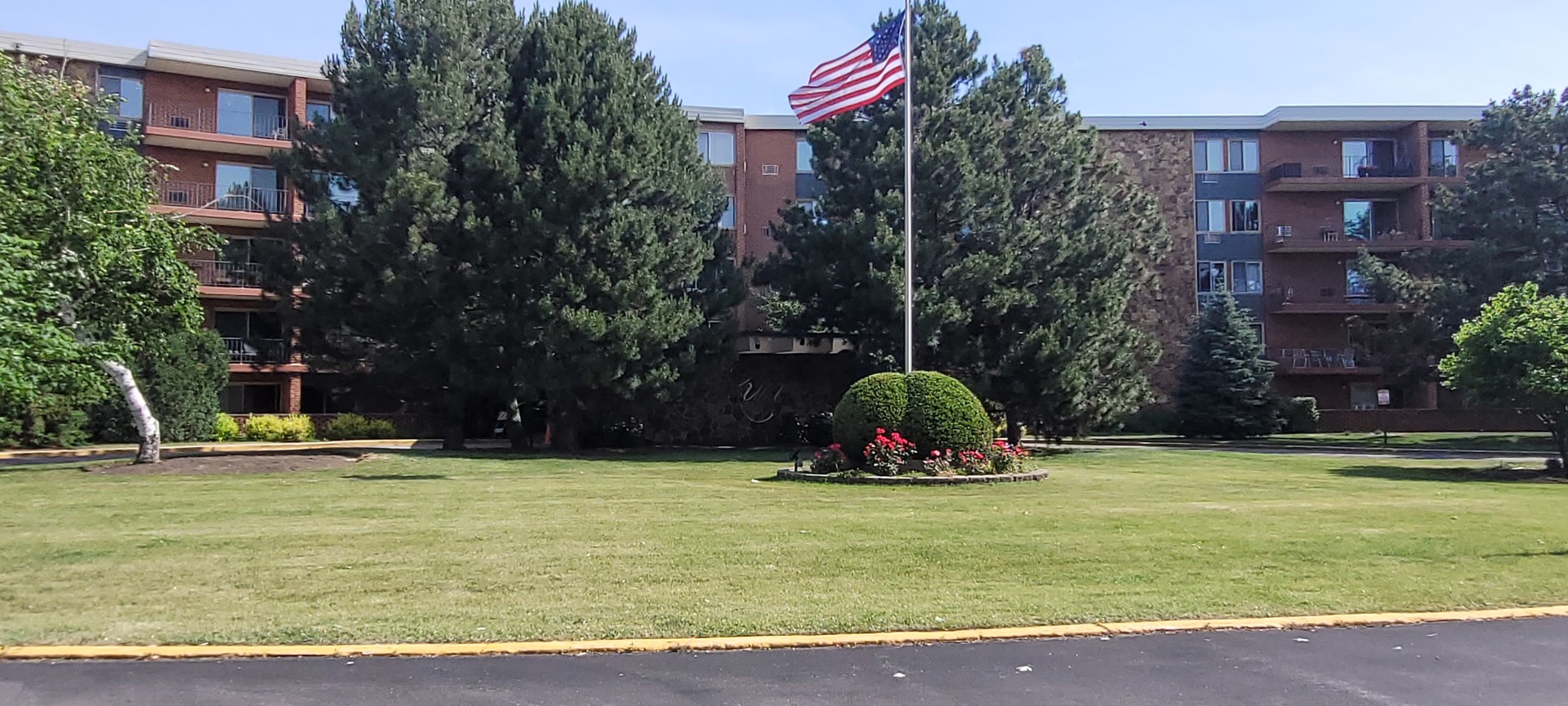 16 E Old Willow Road #320S, Prospect Heights, IL 60070