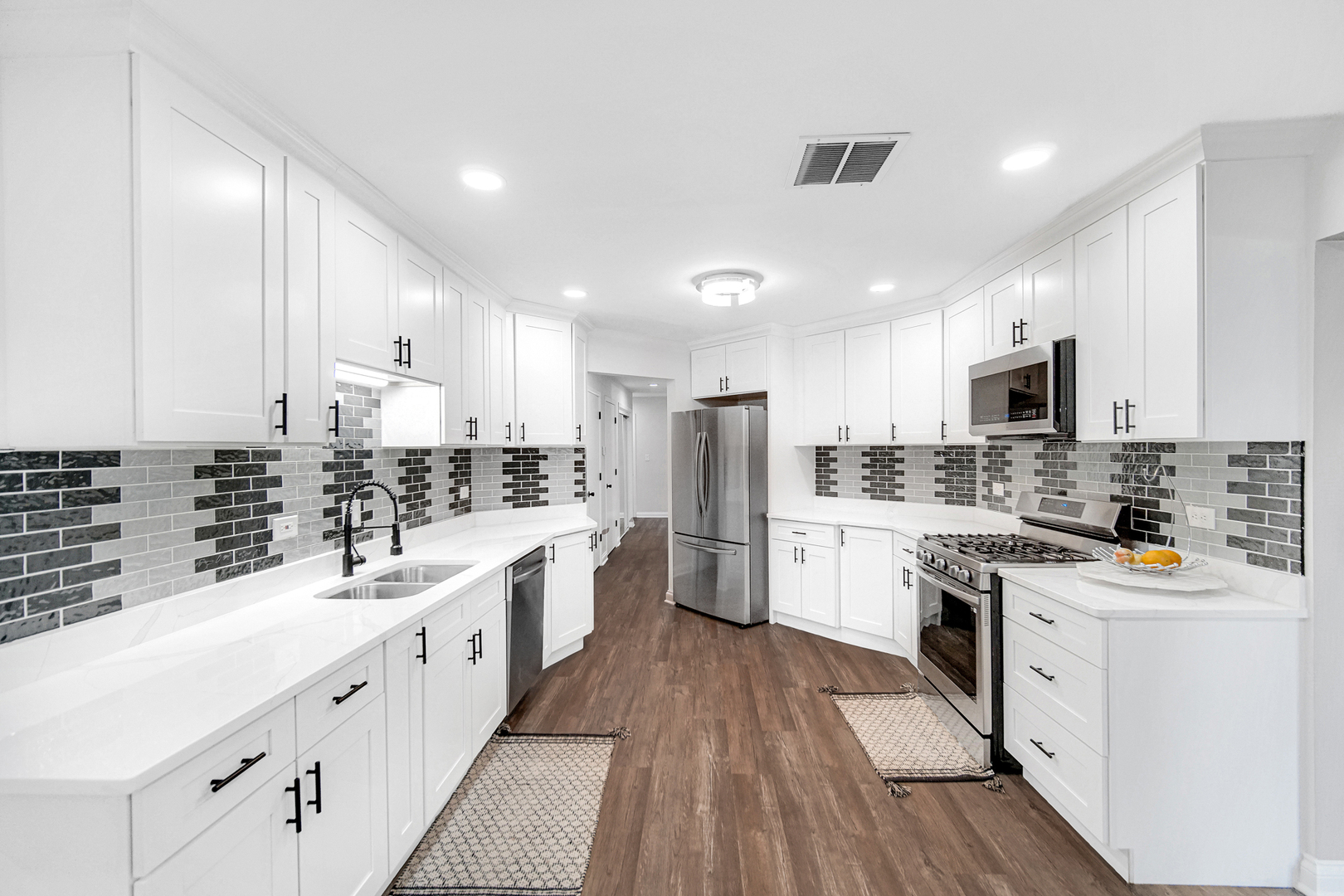 19 W Bay Road, Palos Heights, IL 60463