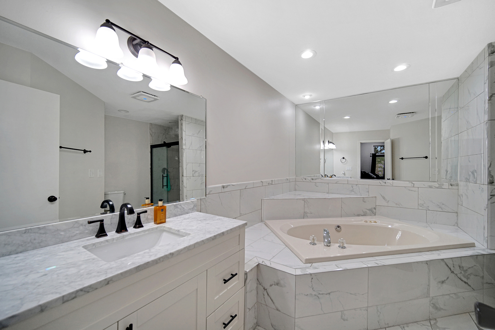 19 W Bay Road, Palos Heights, IL 60463
