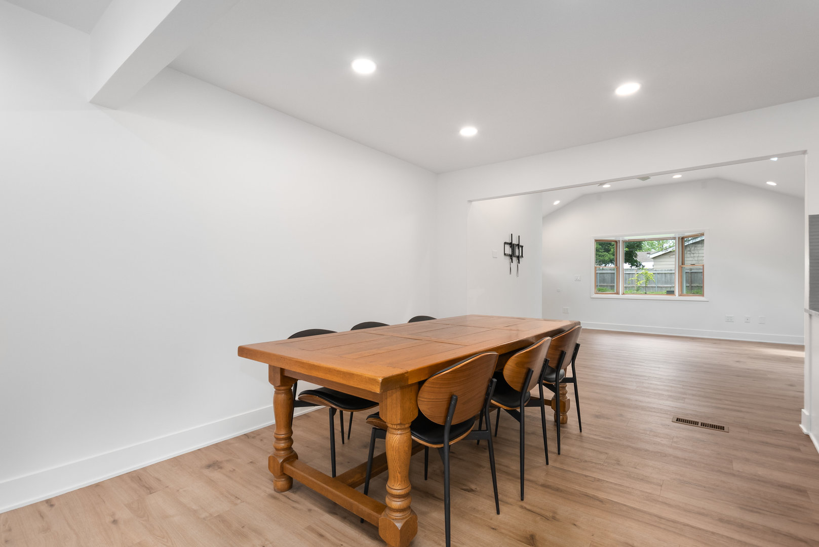 705 Parkway Drive, Wheaton, IL 60187