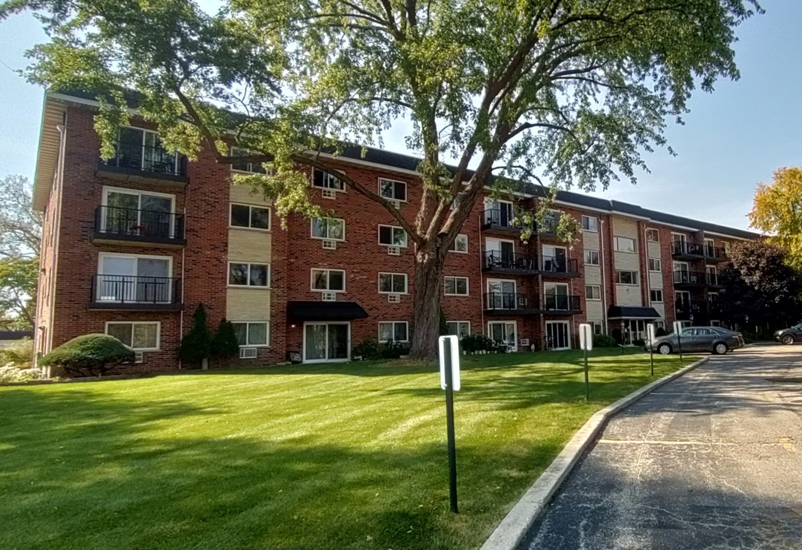 100 W Park Circle Drive #1C, Wheaton, IL 60187