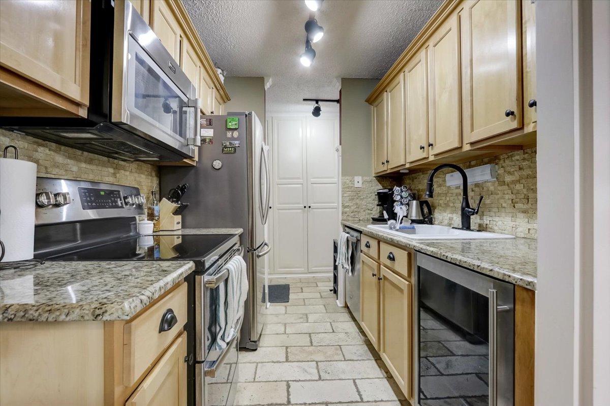 1043 S YORK Road #207, Bensenville, IL 60106