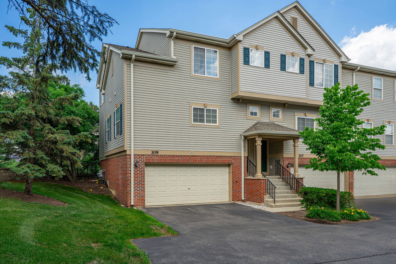 309 Monarch Drive #26S, Streamwood, IL 60107