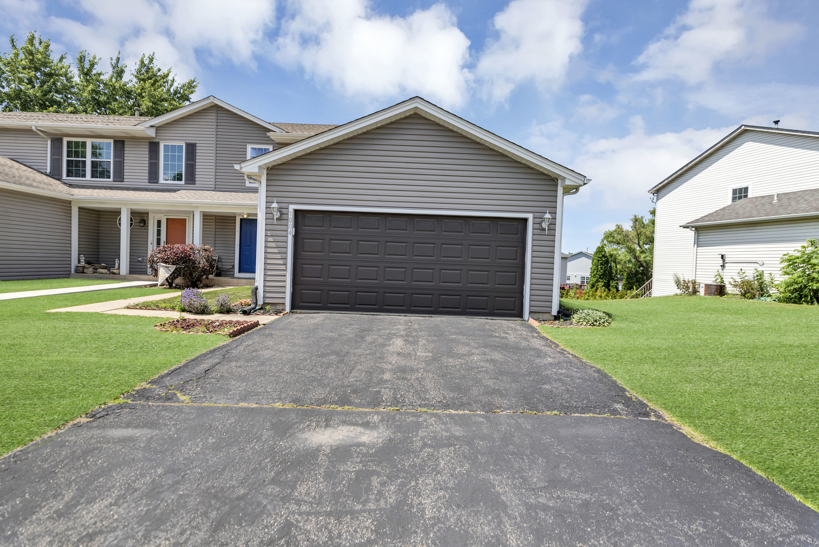 1004 Oak Ridge Drive, Streamwood, IL 60107
