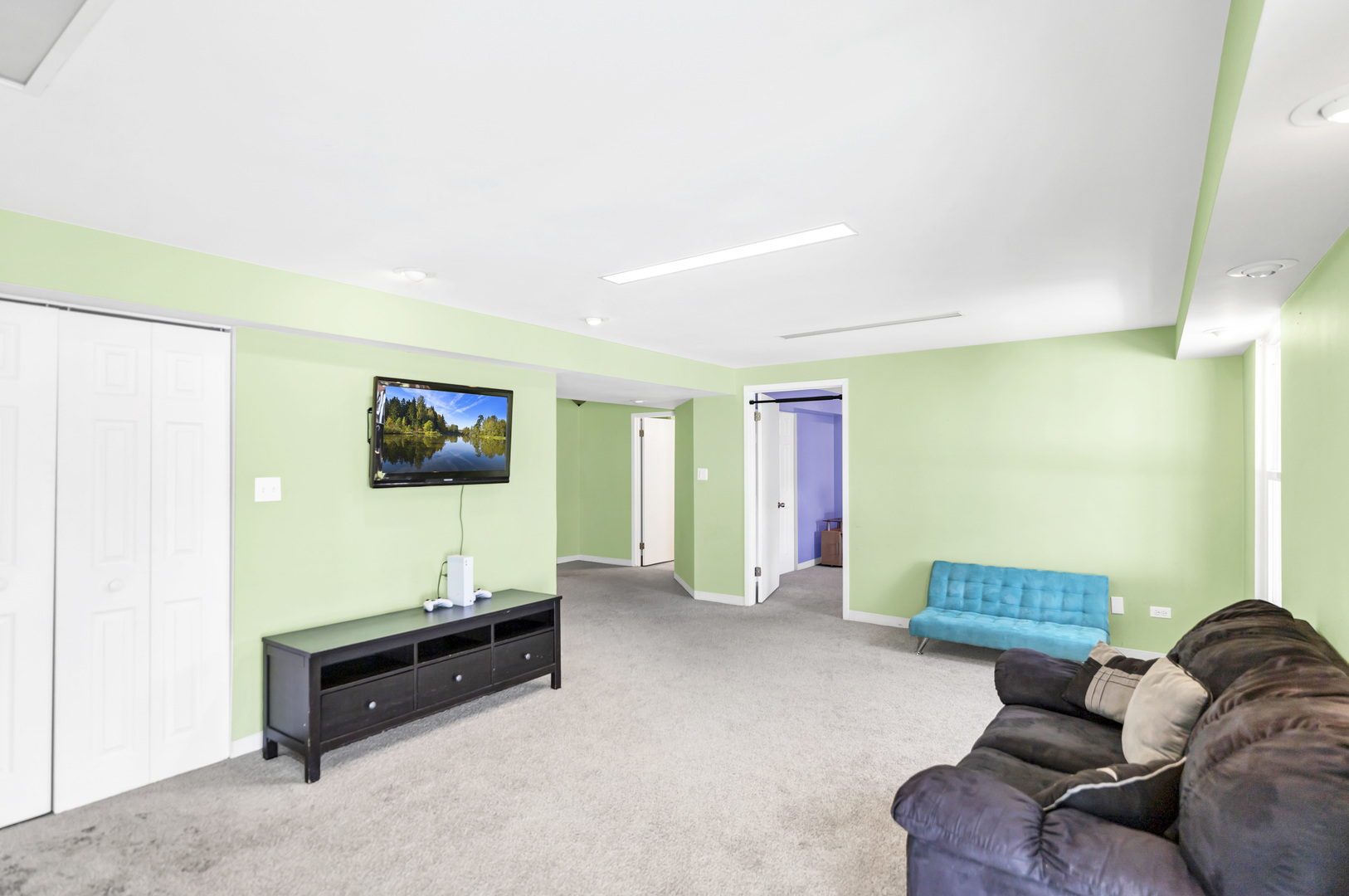 1004 Oak Ridge Drive, Streamwood, IL 60107