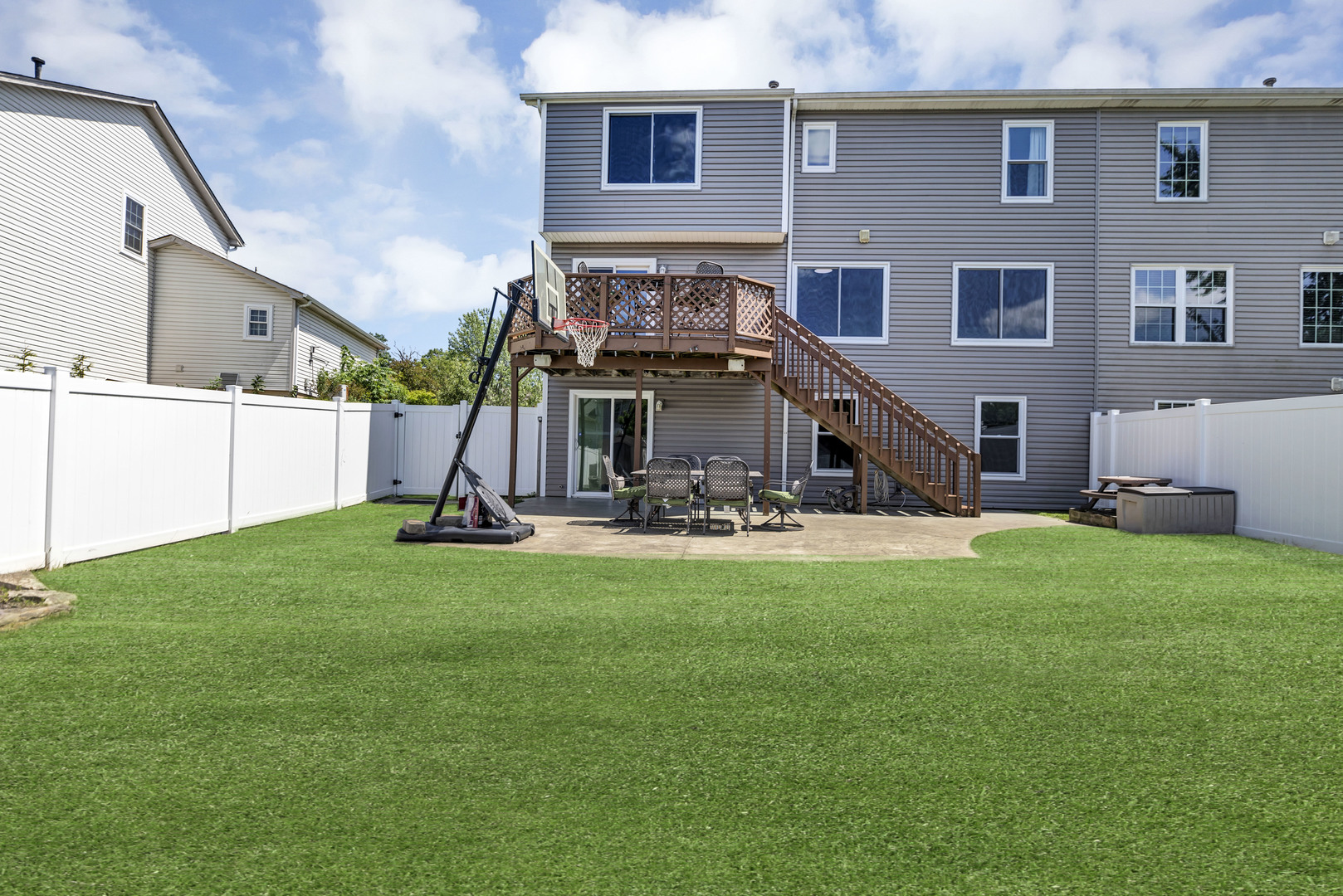 1004 Oak Ridge Drive, Streamwood, IL 60107