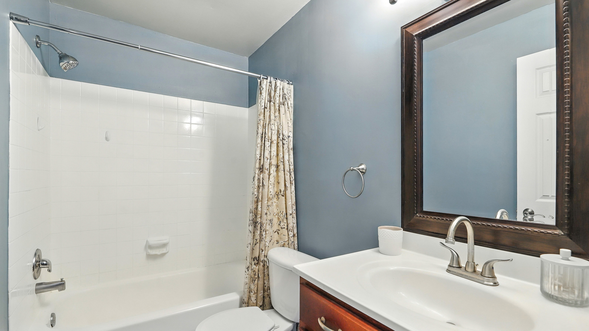1561 Raymond Drive #104, Naperville, IL 60563
