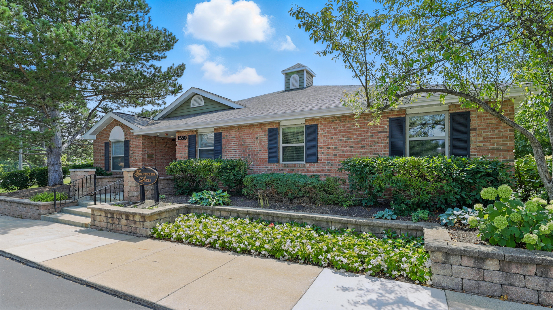 1561 Raymond Drive #104, Naperville, IL 60563