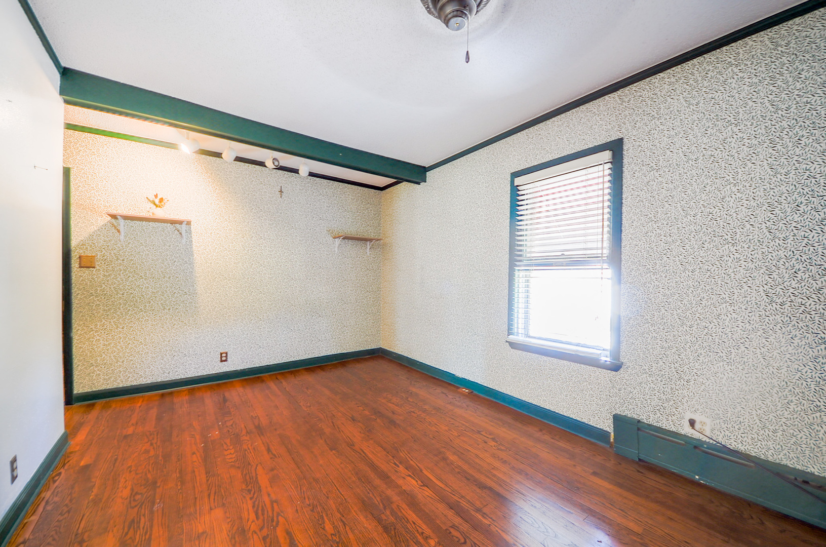 221 W Courtland Street, Mundelein, IL 60060