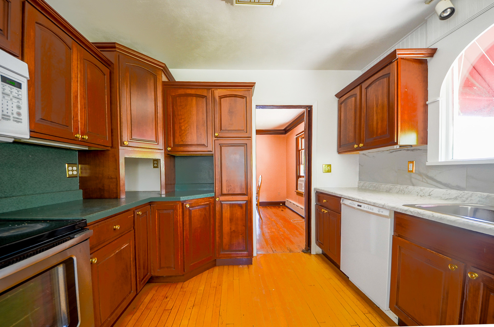 221 W Courtland Street, Mundelein, IL 60060