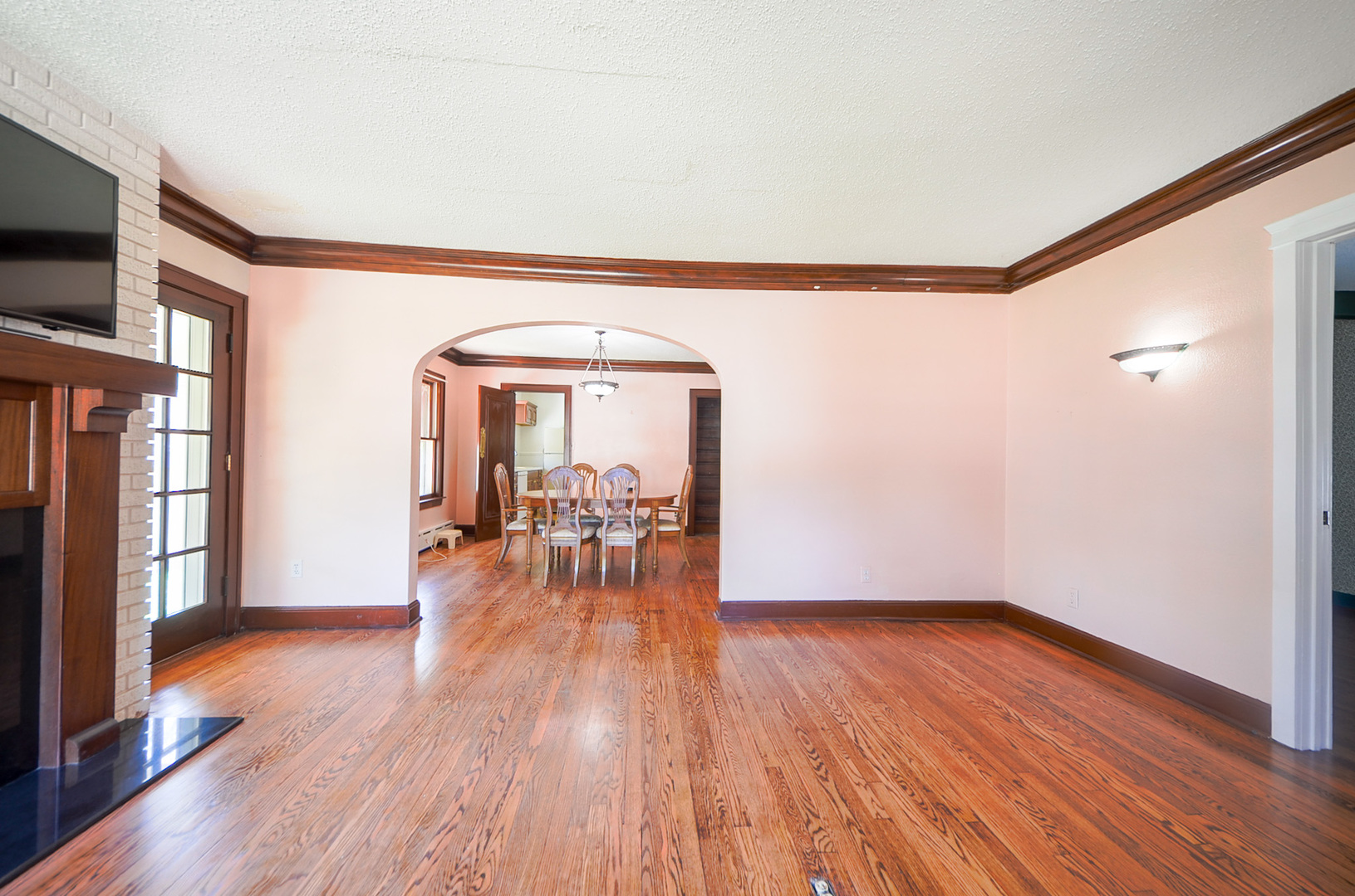 221 W Courtland Street, Mundelein, IL 60060