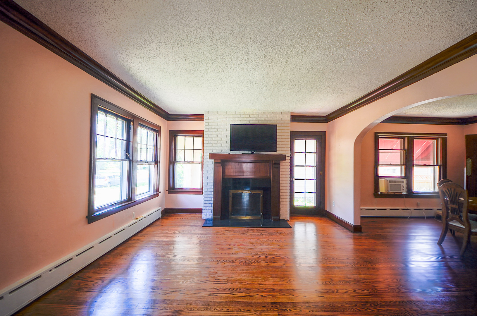 221 W Courtland Street, Mundelein, IL 60060