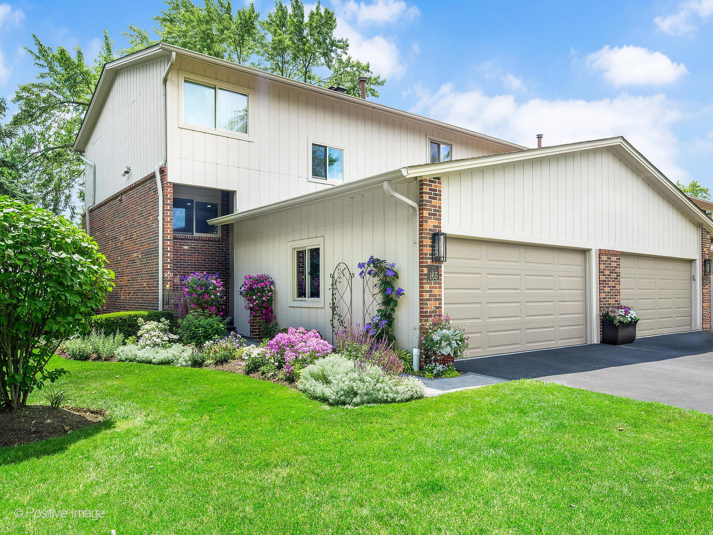 19W165 THERESA Lane, Oak Brook, IL 60523