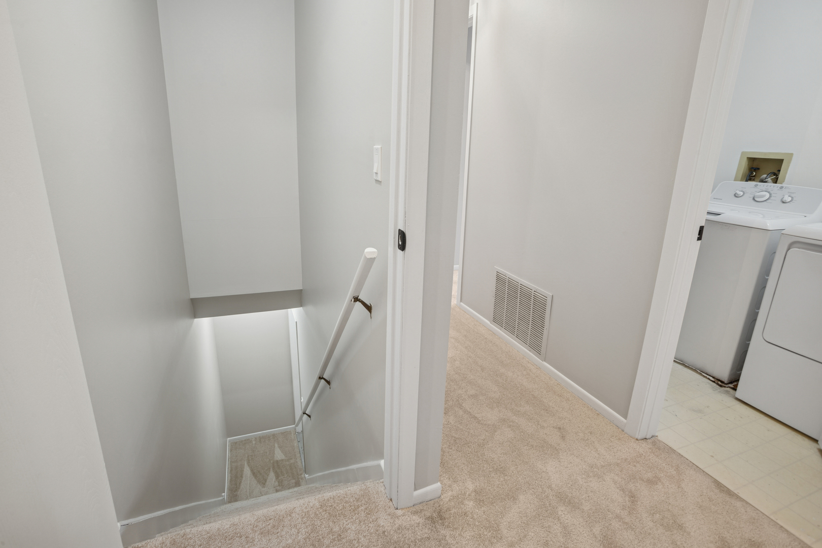 1975 Windsong Drive, Schaumburg, IL 60194