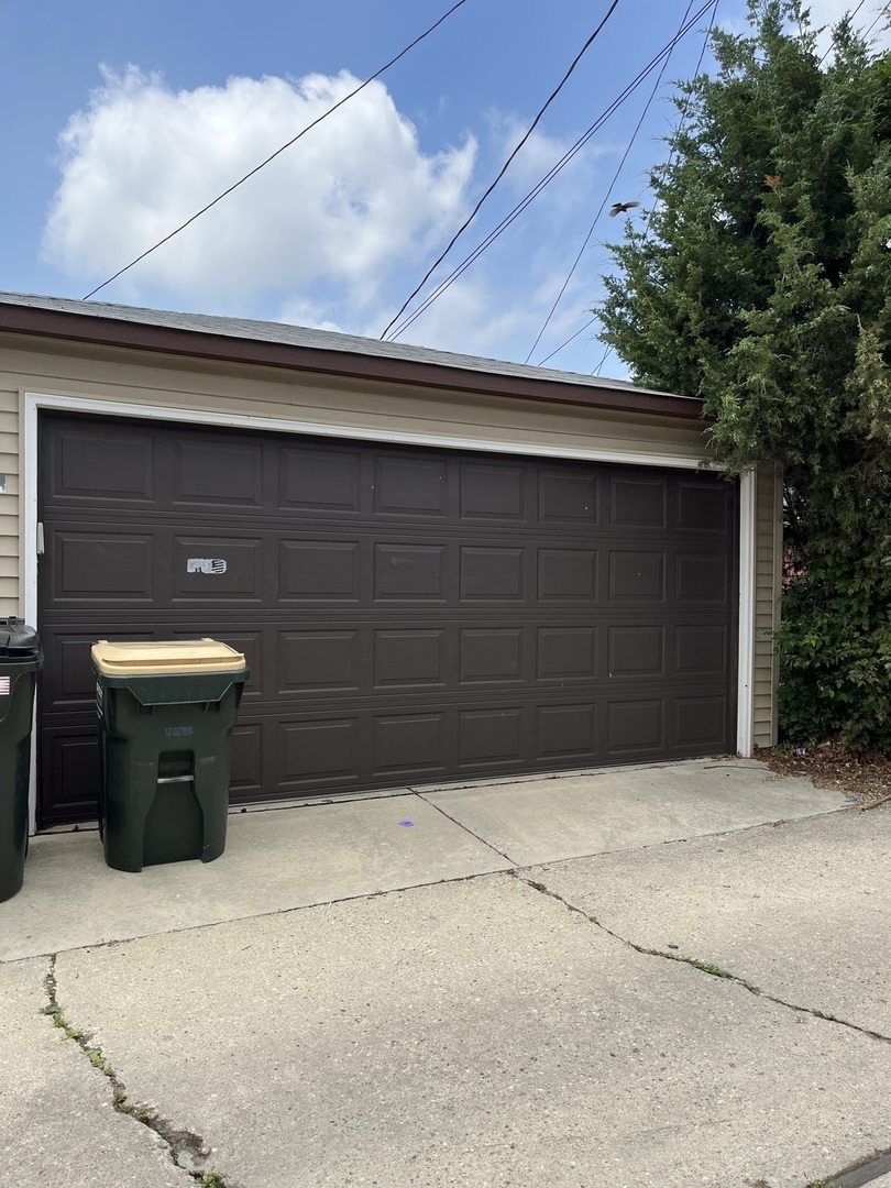 2705 N 73rd Avenue, Elmwood Park, IL 60707