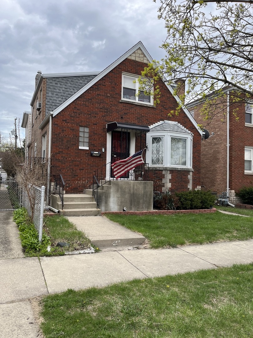 2705 N 73rd Avenue, Elmwood Park, IL 60707