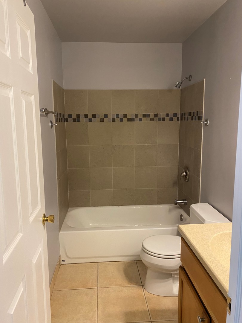 580 W Comstock Avenue, Elmhurst, IL 60126