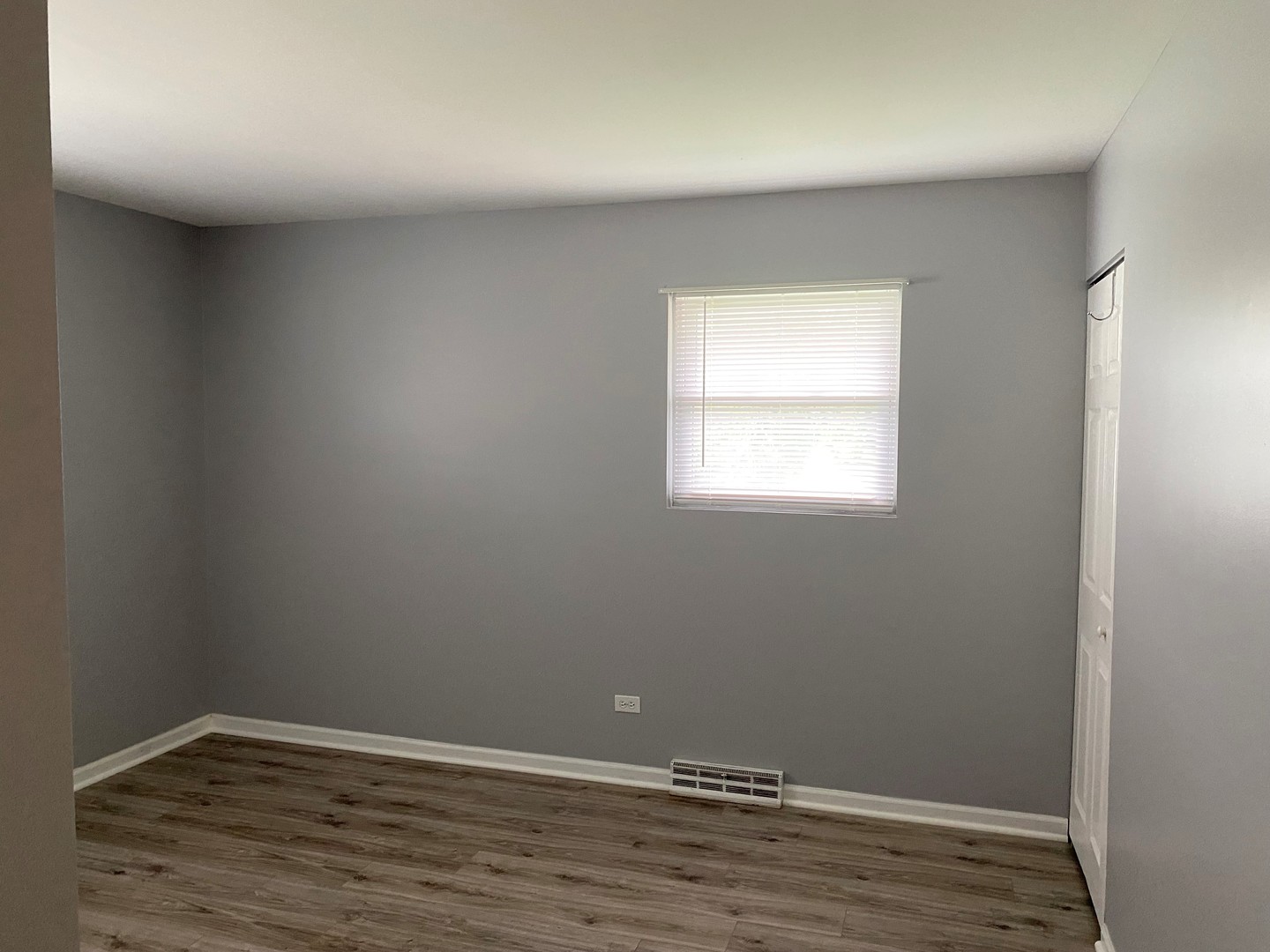 580 W Comstock Avenue, Elmhurst, IL 60126