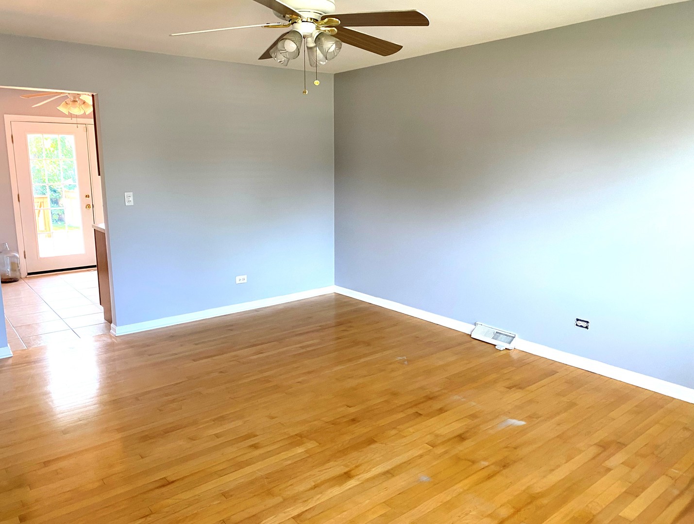 580 W Comstock Avenue, Elmhurst, IL 60126