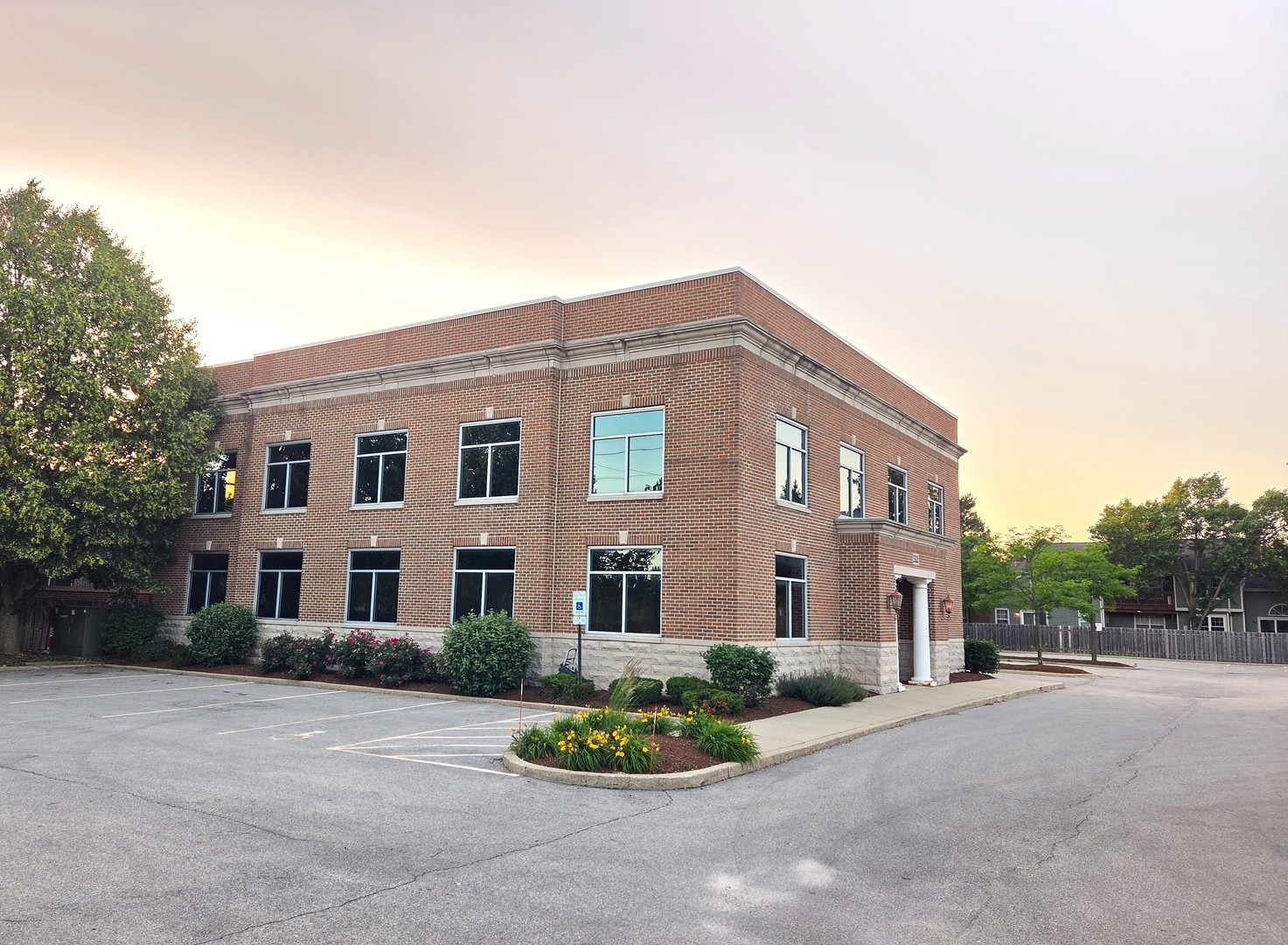 1628 W CENTRAL Road, Arlington Heights, IL 60005